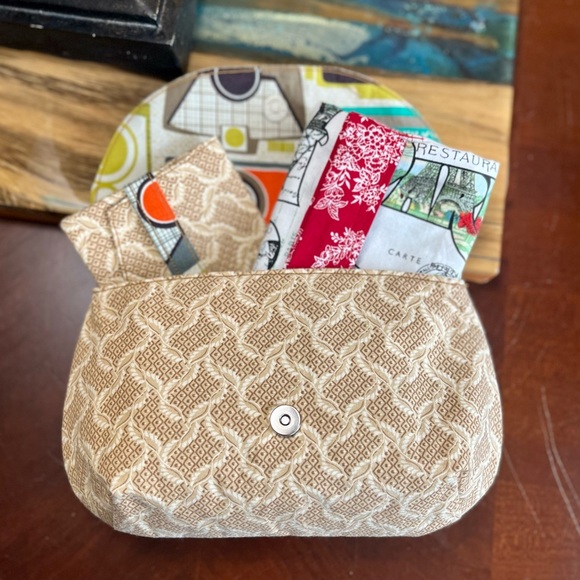 Geometric neutral and cameras Print magnetic clasp Clutch Fabric Handmade clutch - Picture 6 of 6